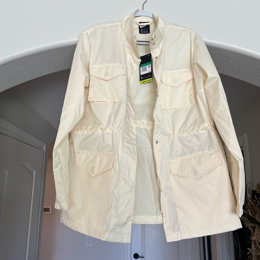 Light women’s cream windbreaker fashion jacket